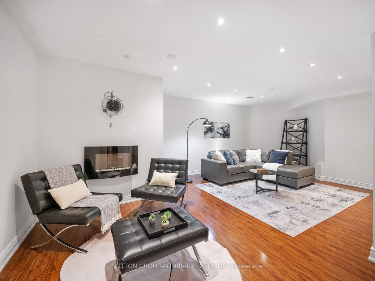 6 COLTON CRESCENT SOUTH, Woodbridge, ON L4L3L7