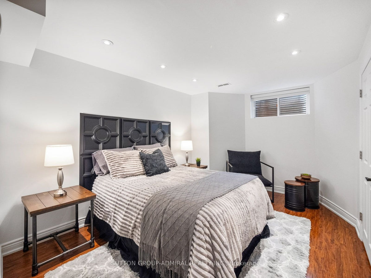 6 COLTON CRESCENT SOUTH, Woodbridge, ON L4L3L7