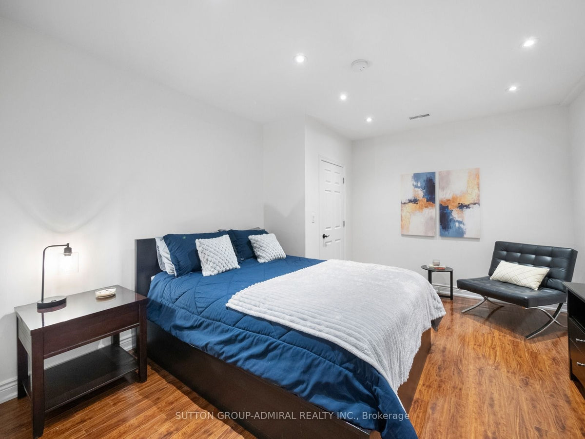 6 COLTON CRESCENT SOUTH, Woodbridge, ON L4L3L7