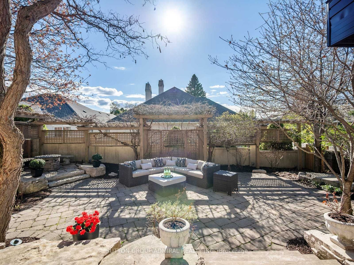 6 COLTON CRESCENT SOUTH, Woodbridge, ON L4L3L7