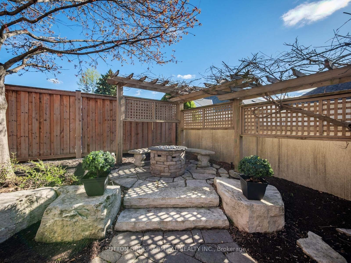 6 COLTON CRESCENT SOUTH, Woodbridge, ON L4L3L7