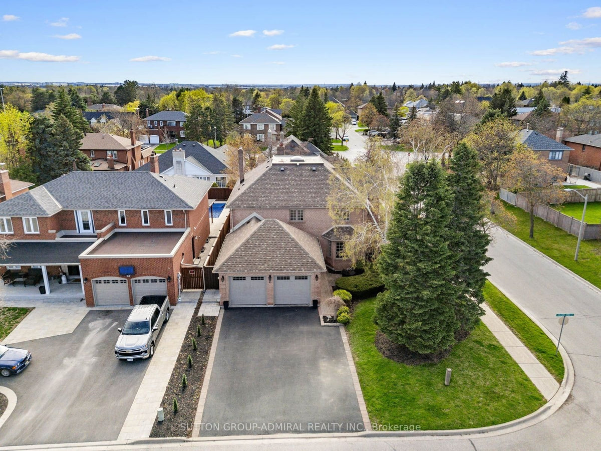 6 COLTON CRESCENT SOUTH, Woodbridge, ON L4L3L7