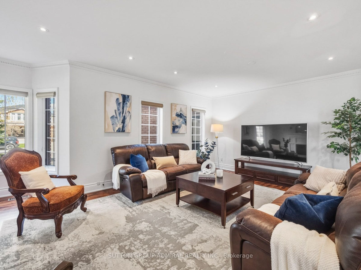6 COLTON CRESCENT SOUTH, Woodbridge, ON L4L3L7