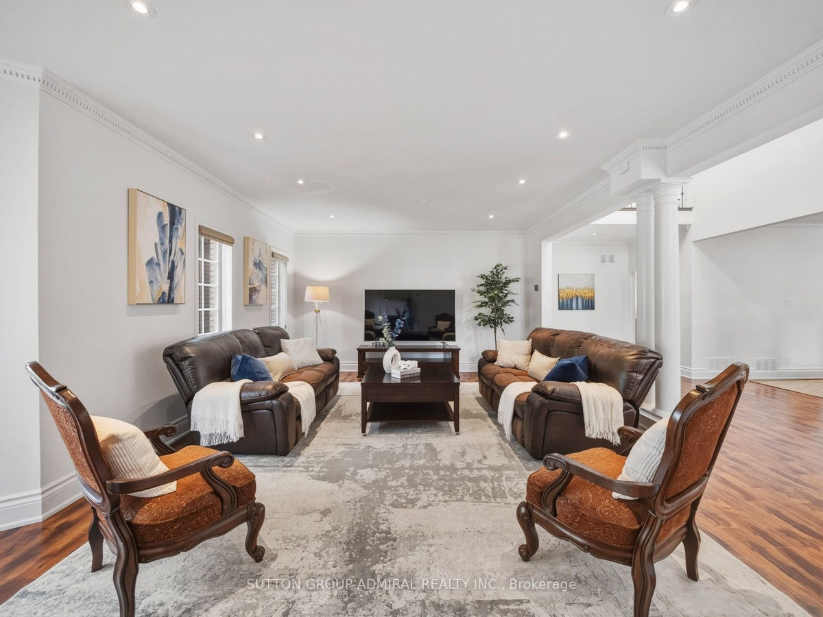 6 COLTON CRESCENT SOUTH, Woodbridge, ON L4L3L7
