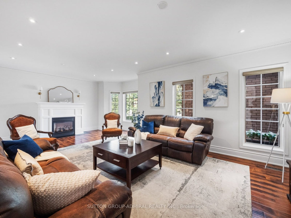 6 COLTON CRESCENT SOUTH, Woodbridge, ON L4L3L7