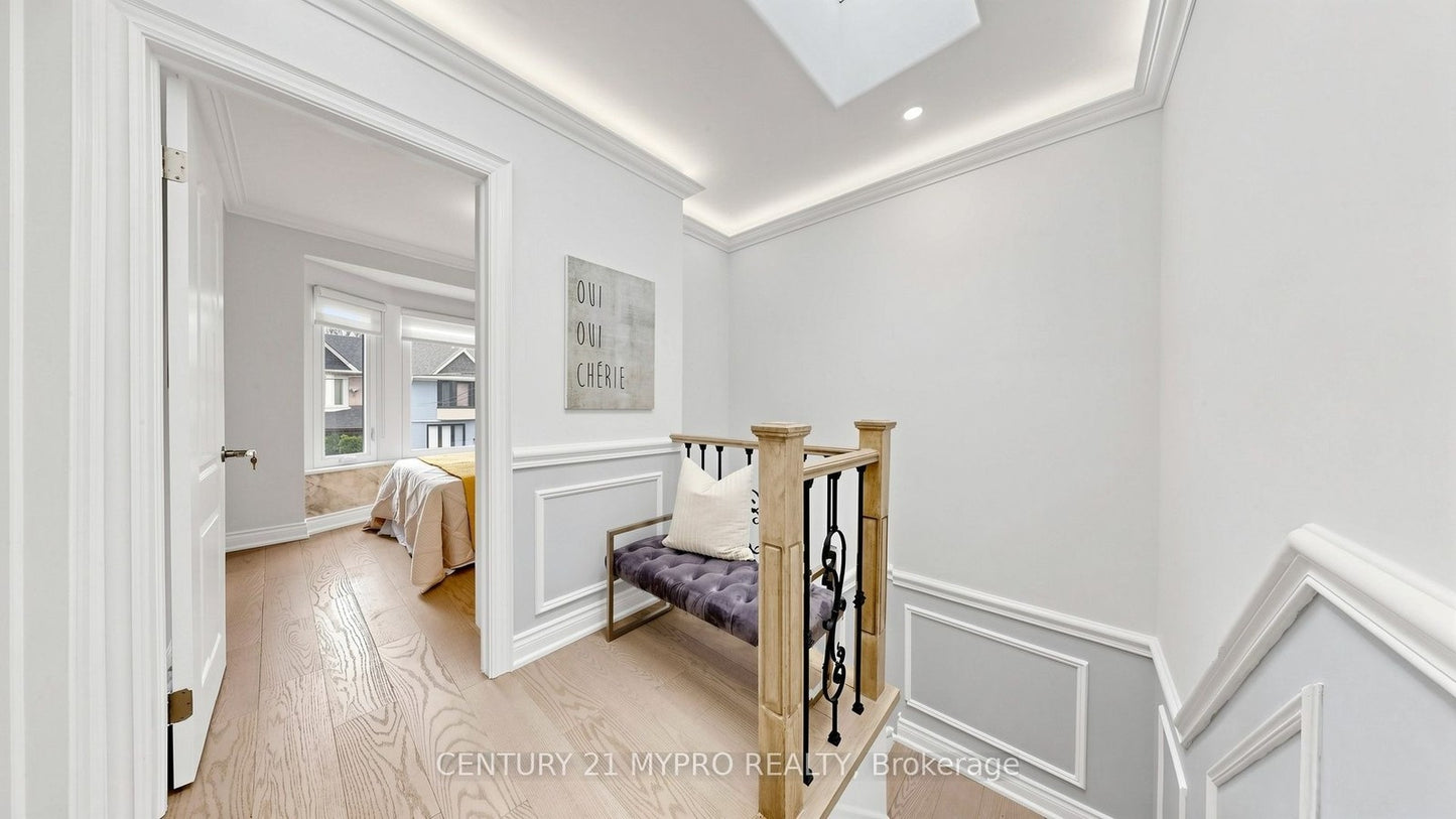 7 CHERRY NOOK GARDENS Toronto (Greenwood-Coxwell), Ontario M4L1J5
