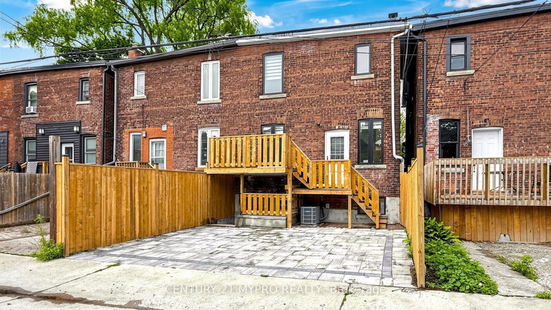 7 CHERRY NOOK GARDENS Toronto (Greenwood-Coxwell), Ontario M4L1J5