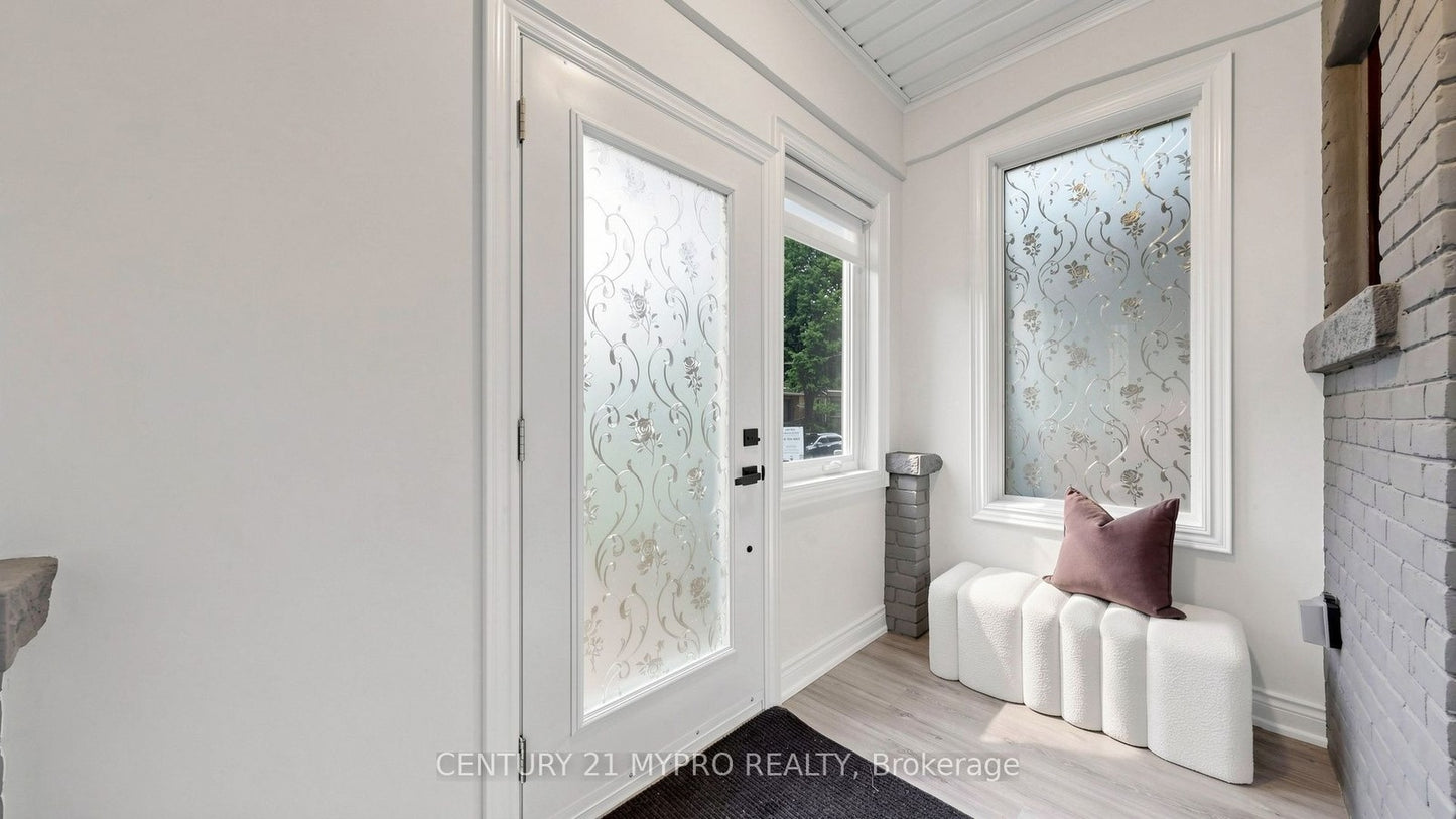 7 CHERRY NOOK GARDENS Toronto (Greenwood-Coxwell), Ontario M4L1J5