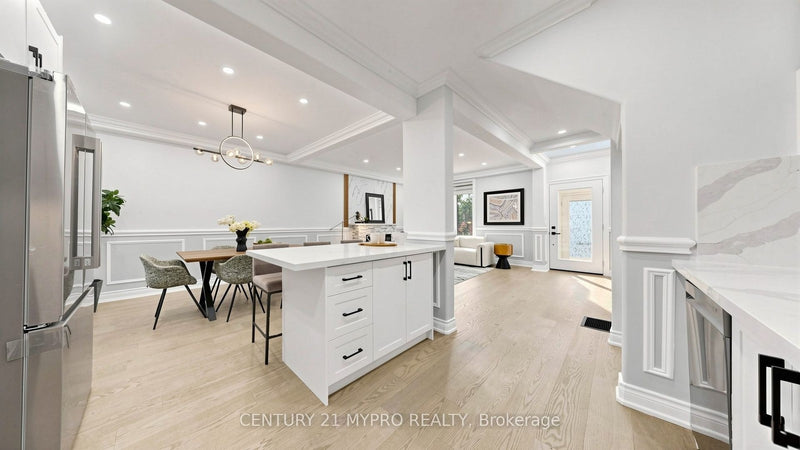 7 CHERRY NOOK GARDENS Toronto (Greenwood-Coxwell), Ontario M4L1J5
