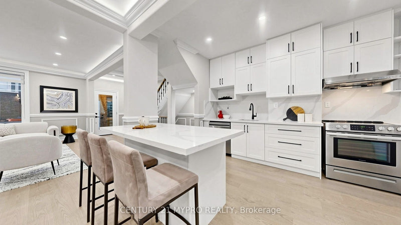 7 CHERRY NOOK GARDENS Toronto (Greenwood-Coxwell), Ontario M4L1J5