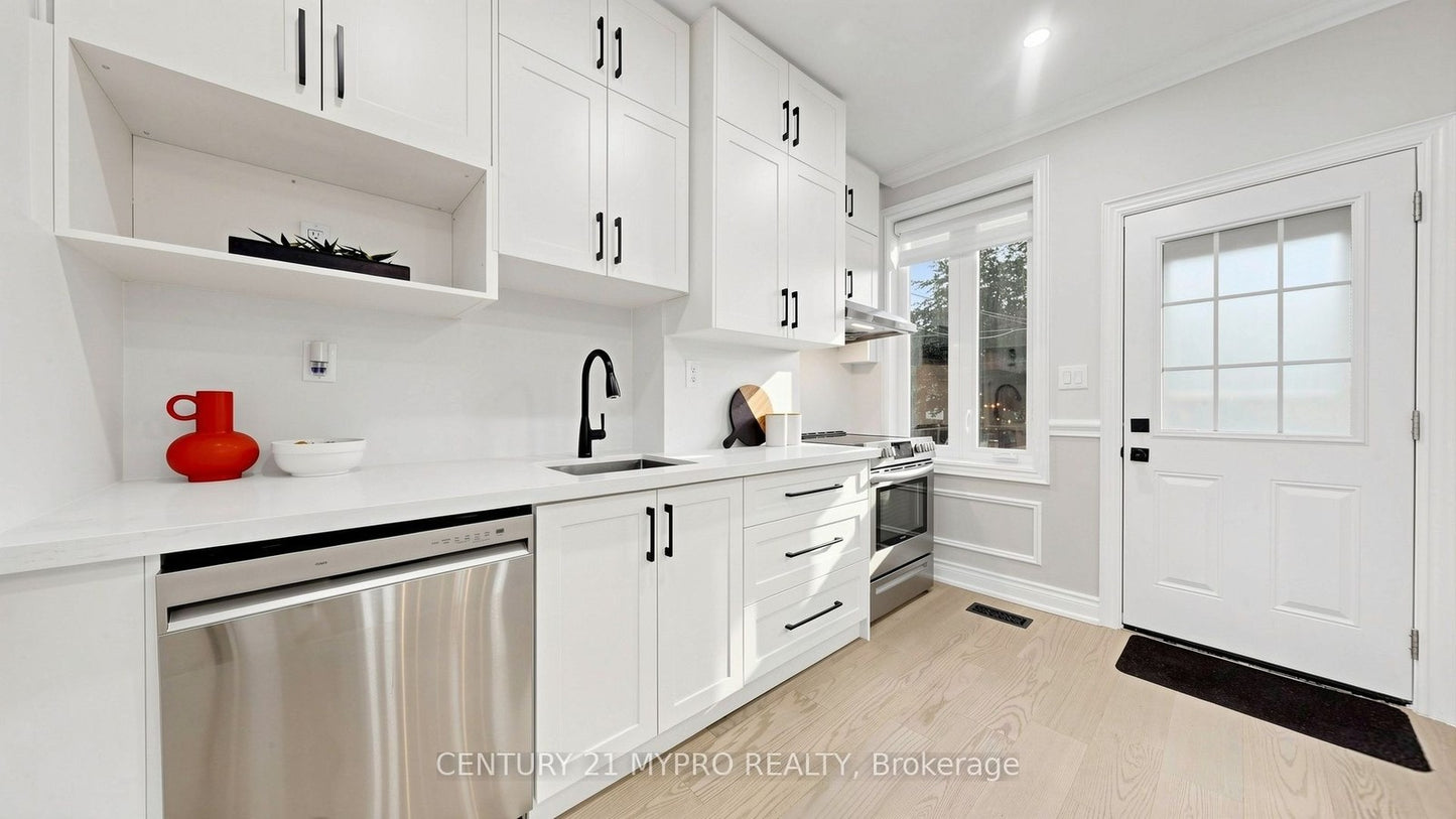 7 CHERRY NOOK GARDENS Toronto (Greenwood-Coxwell), Ontario M4L1J5