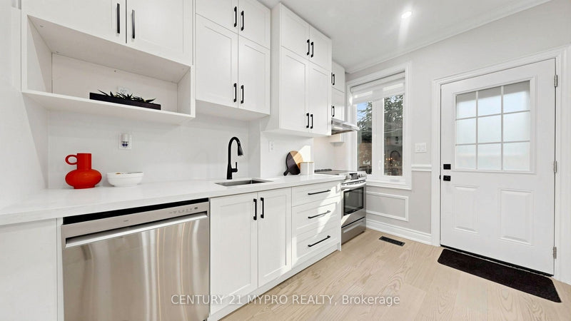 7 CHERRY NOOK GARDENS Toronto (Greenwood-Coxwell), Ontario M4L1J5