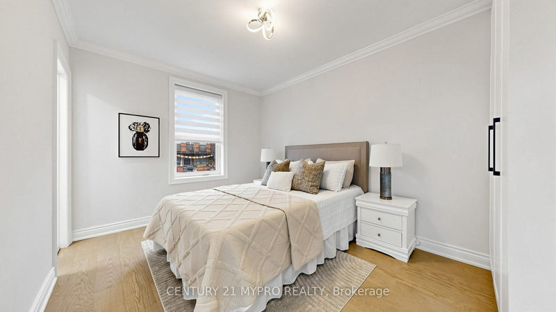 7 CHERRY NOOK GARDENS Toronto (Greenwood-Coxwell), Ontario M4L1J5
