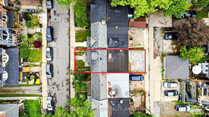 7 CHERRY NOOK GARDENS Toronto (Greenwood-Coxwell), Ontario M4L1J5