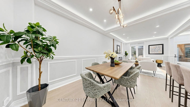 7 CHERRY NOOK GARDENS Toronto (Greenwood-Coxwell), Ontario M4L1J5