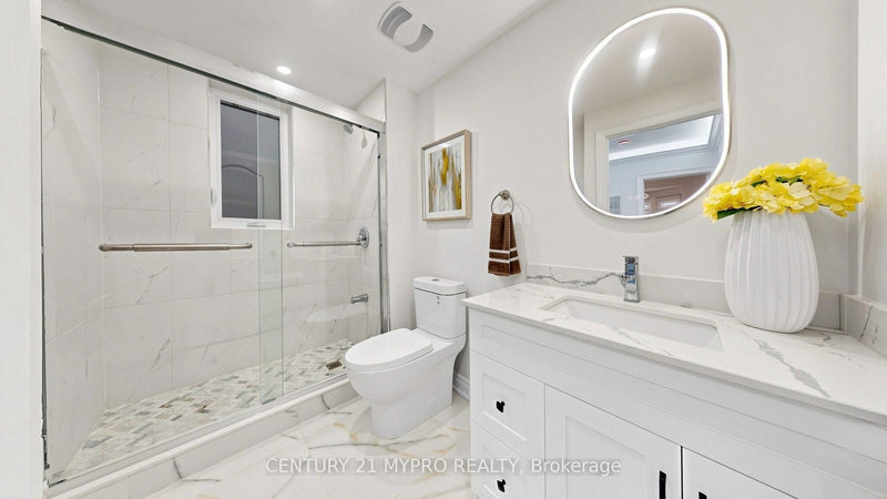 7 CHERRY NOOK GARDENS Toronto (Greenwood-Coxwell), Ontario M4L1J5