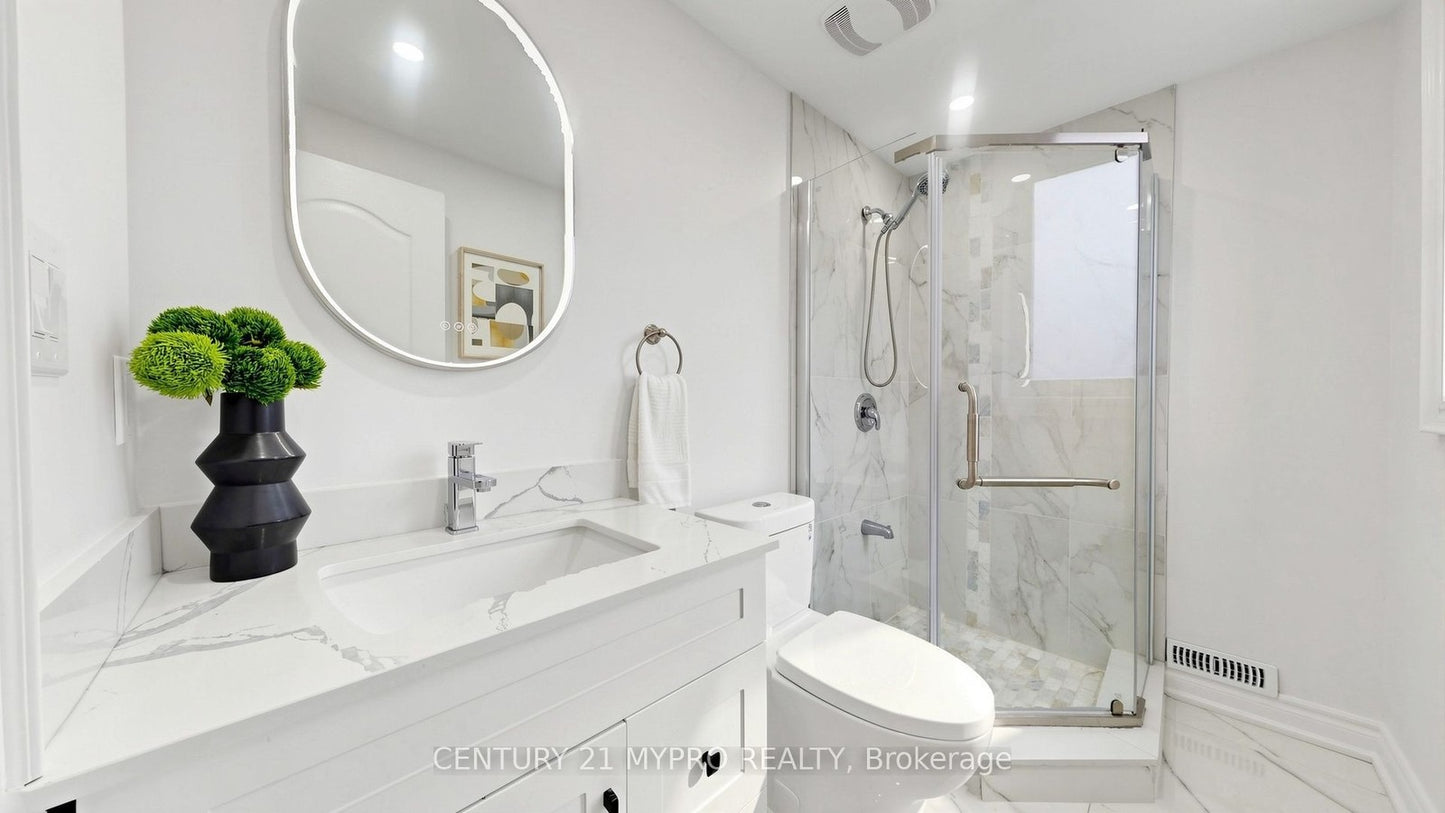 7 CHERRY NOOK GARDENS Toronto (Greenwood-Coxwell), Ontario M4L1J5