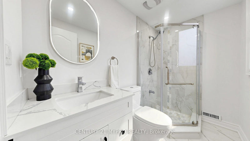 7 CHERRY NOOK GARDENS Toronto (Greenwood-Coxwell), Ontario M4L1J5