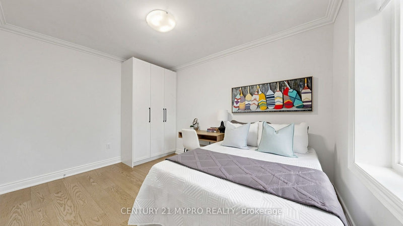 7 CHERRY NOOK GARDENS Toronto (Greenwood-Coxwell), Ontario M4L1J5