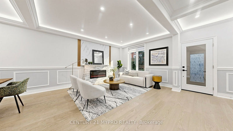 7 CHERRY NOOK GARDENS Toronto (Greenwood-Coxwell), Ontario M4L1J5