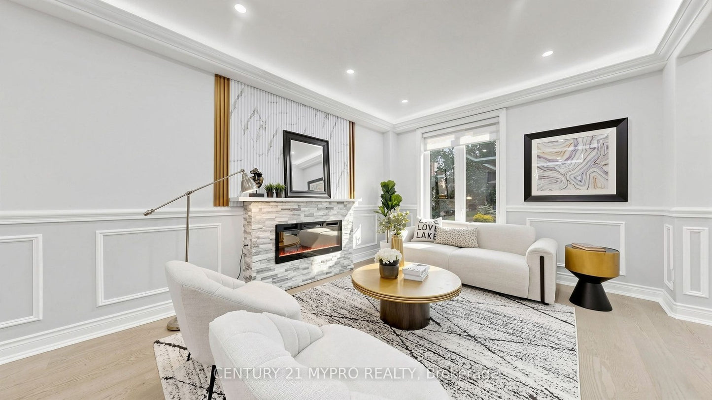 7 CHERRY NOOK GARDENS Toronto (Greenwood-Coxwell), Ontario M4L1J5