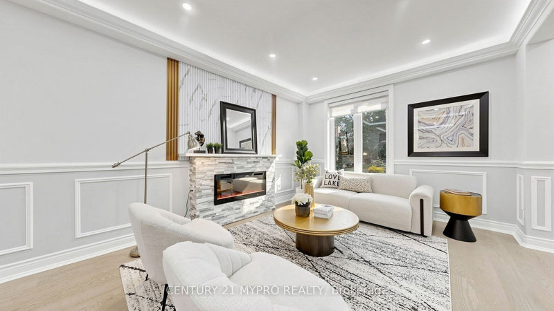 7 CHERRY NOOK GARDENS Toronto (Greenwood-Coxwell), Ontario M4L1J5