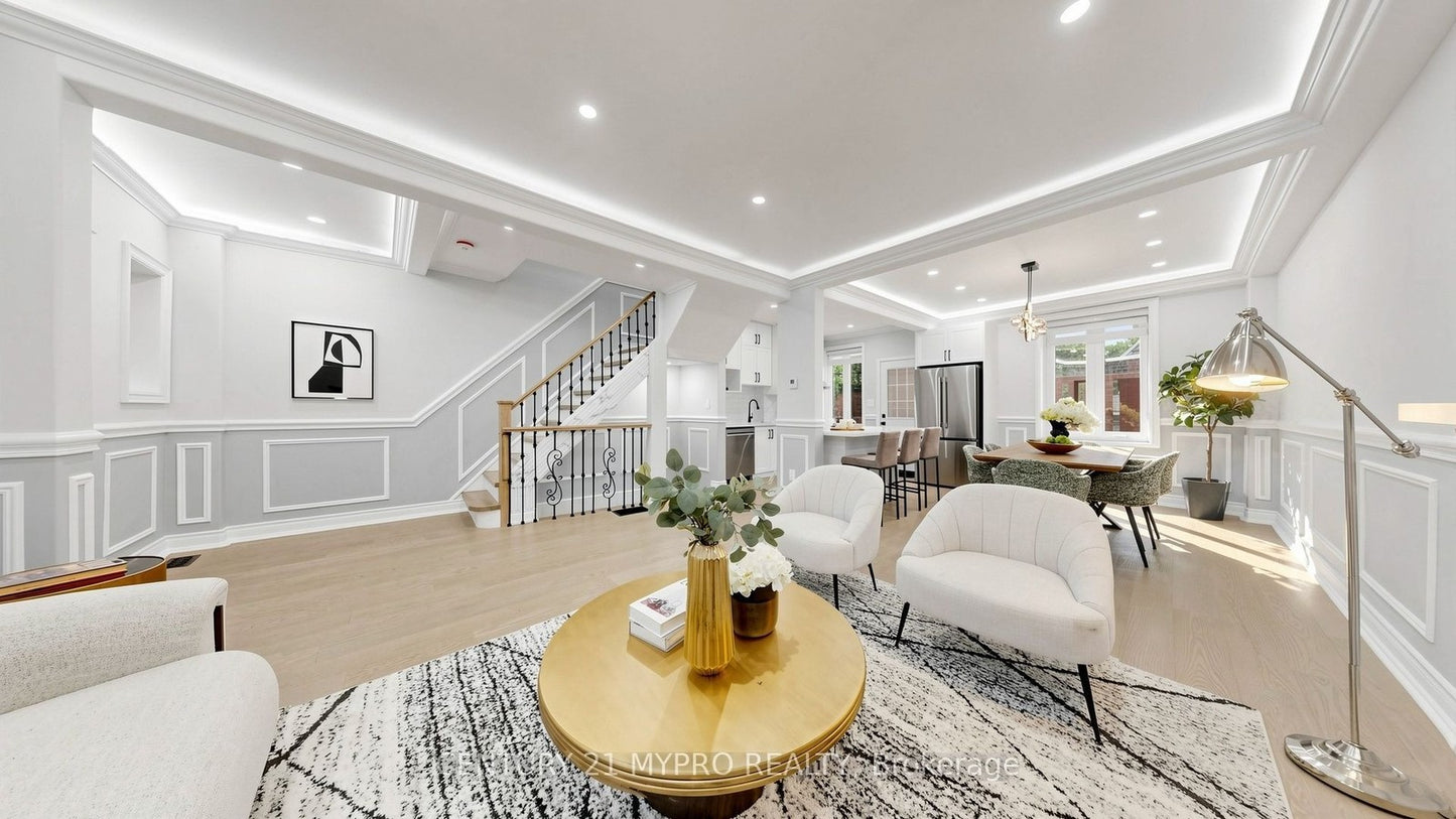 7 CHERRY NOOK GARDENS Toronto (Greenwood-Coxwell), Ontario M4L1J5