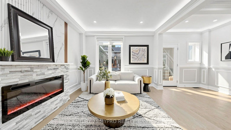 7 CHERRY NOOK GARDENS Toronto (Greenwood-Coxwell), Ontario M4L1J5