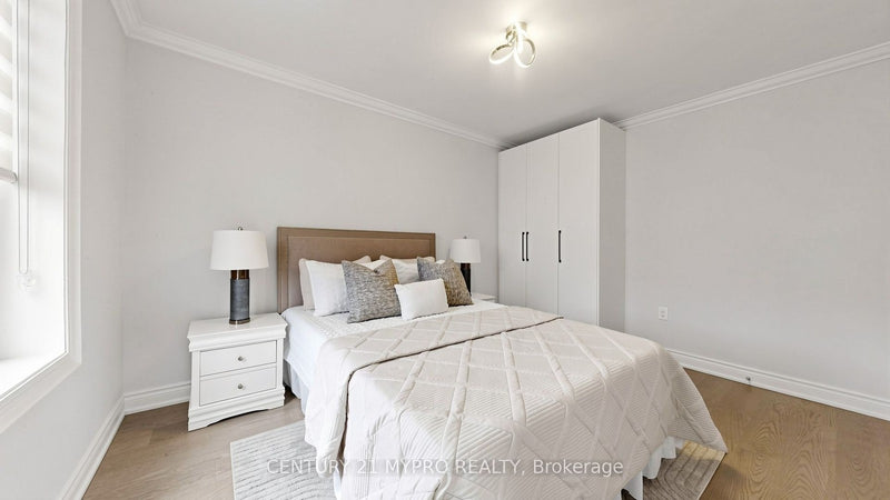 7 CHERRY NOOK GARDENS Toronto (Greenwood-Coxwell), Ontario M4L1J5