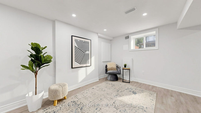 7 CHERRY NOOK GARDENS Toronto (Greenwood-Coxwell), Ontario M4L1J5