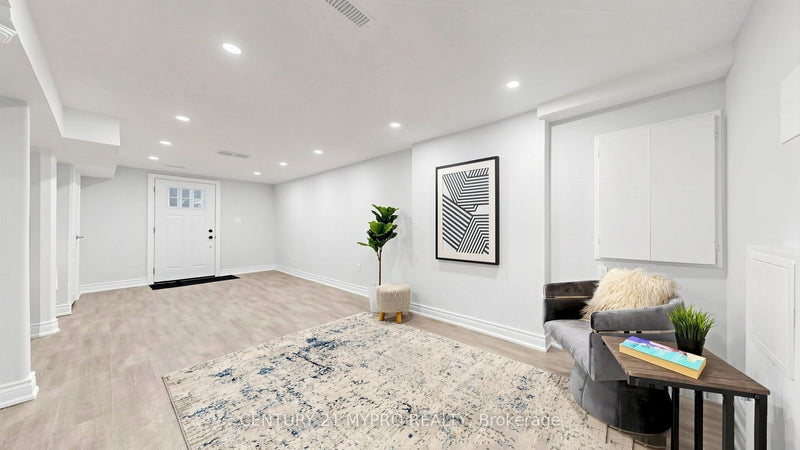 7 CHERRY NOOK GARDENS Toronto (Greenwood-Coxwell), Ontario M4L1J5