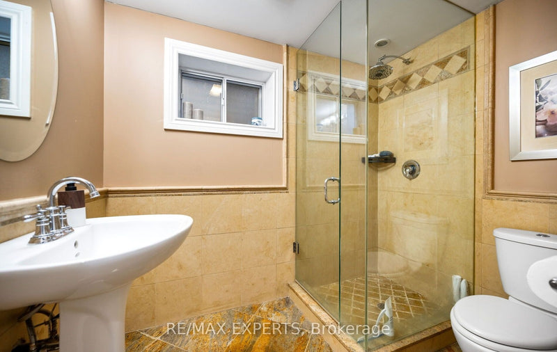 7 GOODWOOD ROAD, Brampton, ON L6S1C4