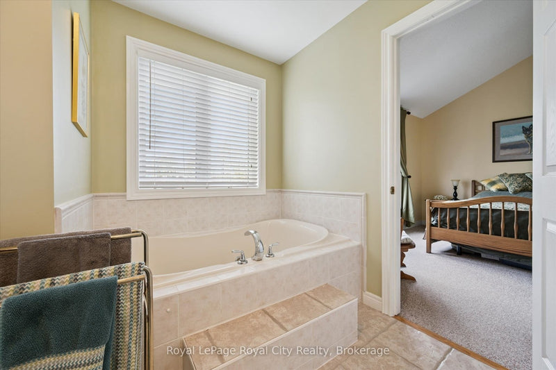8284 INDIAN TRAIL Guelph/Eramosa, Ontario N0B2K0